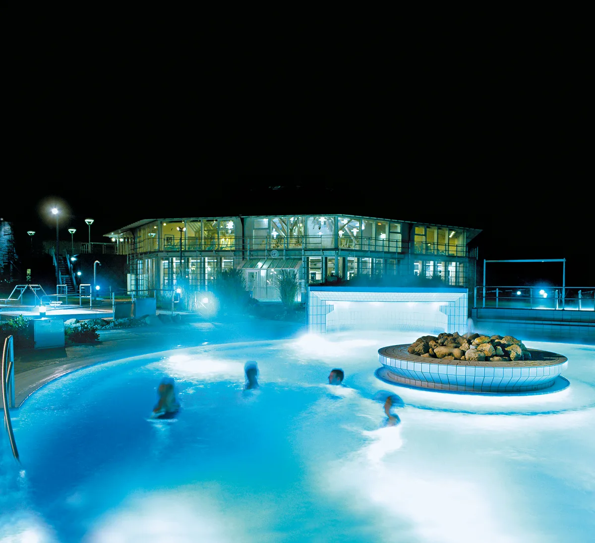Rottal Terme - Entspannungsbecken Therapiebad bei Nacht